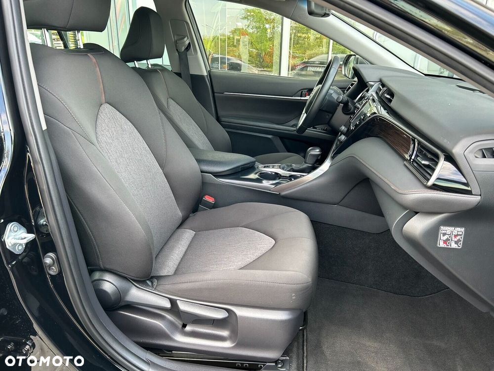 Toyota Camry 2.5 Hybrid Comfort CVT - 10