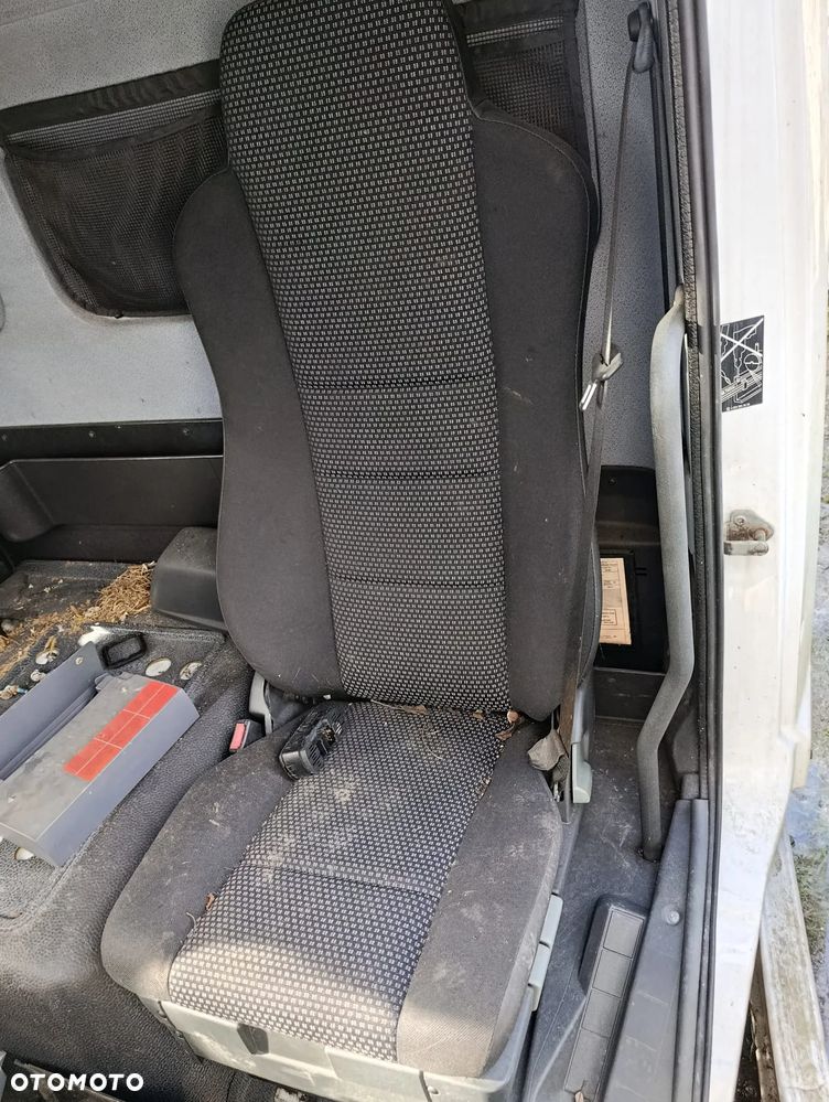 KABINA DZIENNA ANGLIK MERCEDES ATEGO - 5