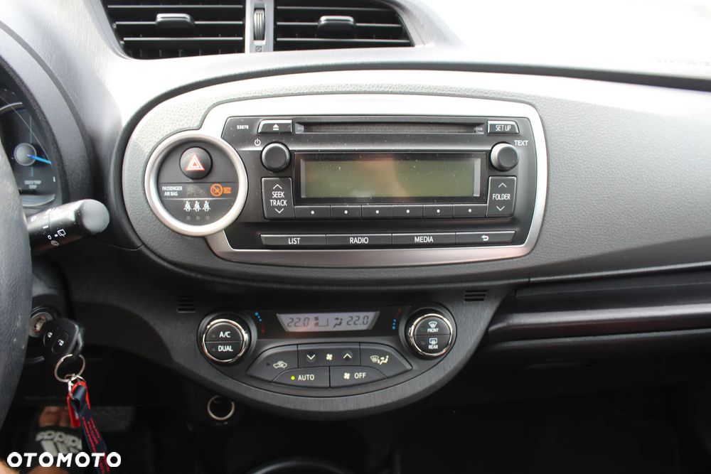 Toyota Yaris Hybrid 100 Premium - 29