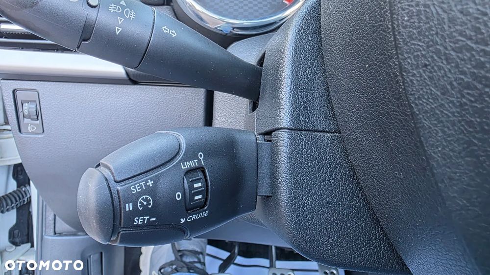 Peugeot 207 - 36