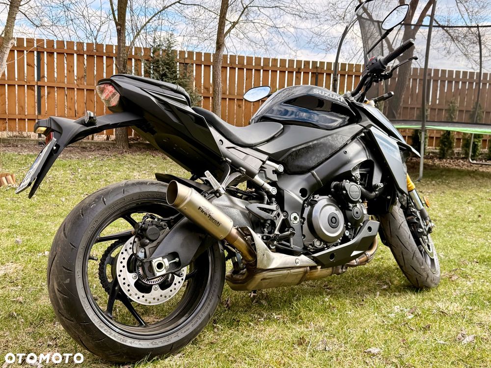 Suzuki GSX 1000 - 5