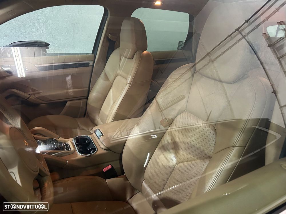 Porsche Cayenne S - 29