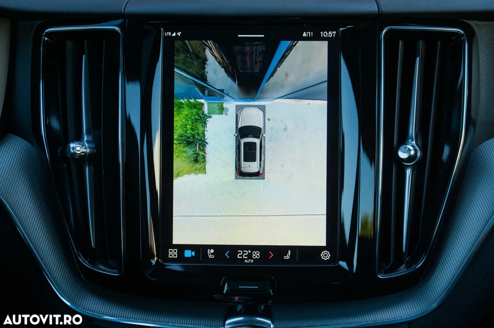 Volvo XC 60 B5 B AWD Plus Black Edition - 28