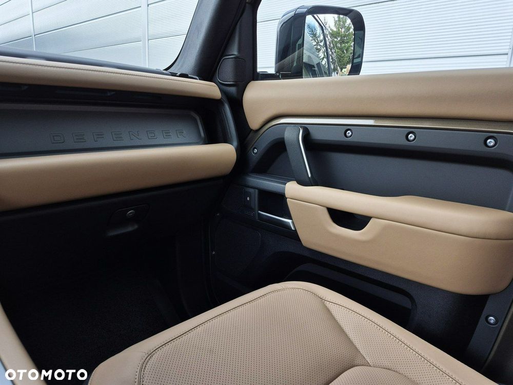 Land Rover Defender - 28