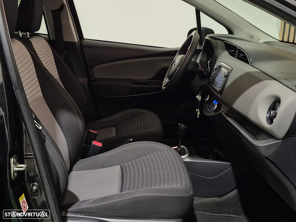 Toyota Yaris 1.5 HSD Comfort +P.Style+P.Techno - 26