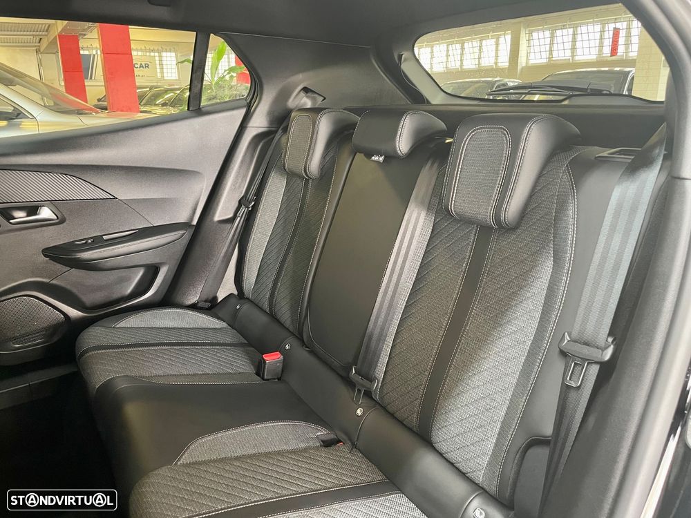 Peugeot 2008 Hybrid 136 e-DSC Allure - 32