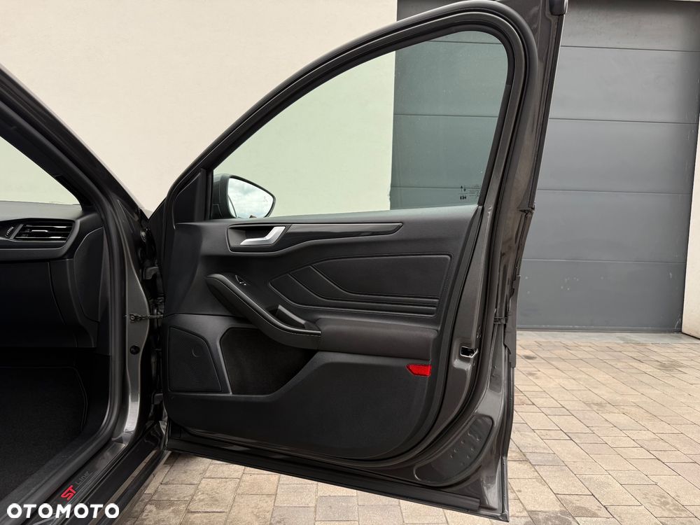 Ford Focus 1.0 EcoBoost Hybrid ST-LINE DESIGN - 31