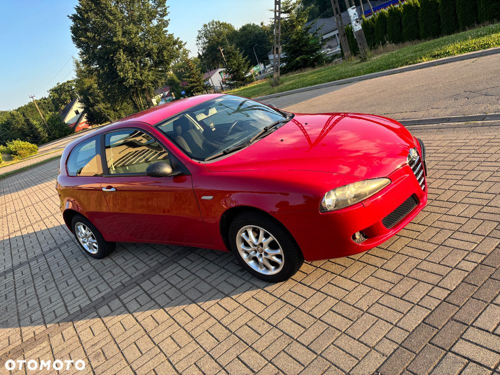 Alfa Romeo 147 1.6 Twin Spark Distinctive - 2