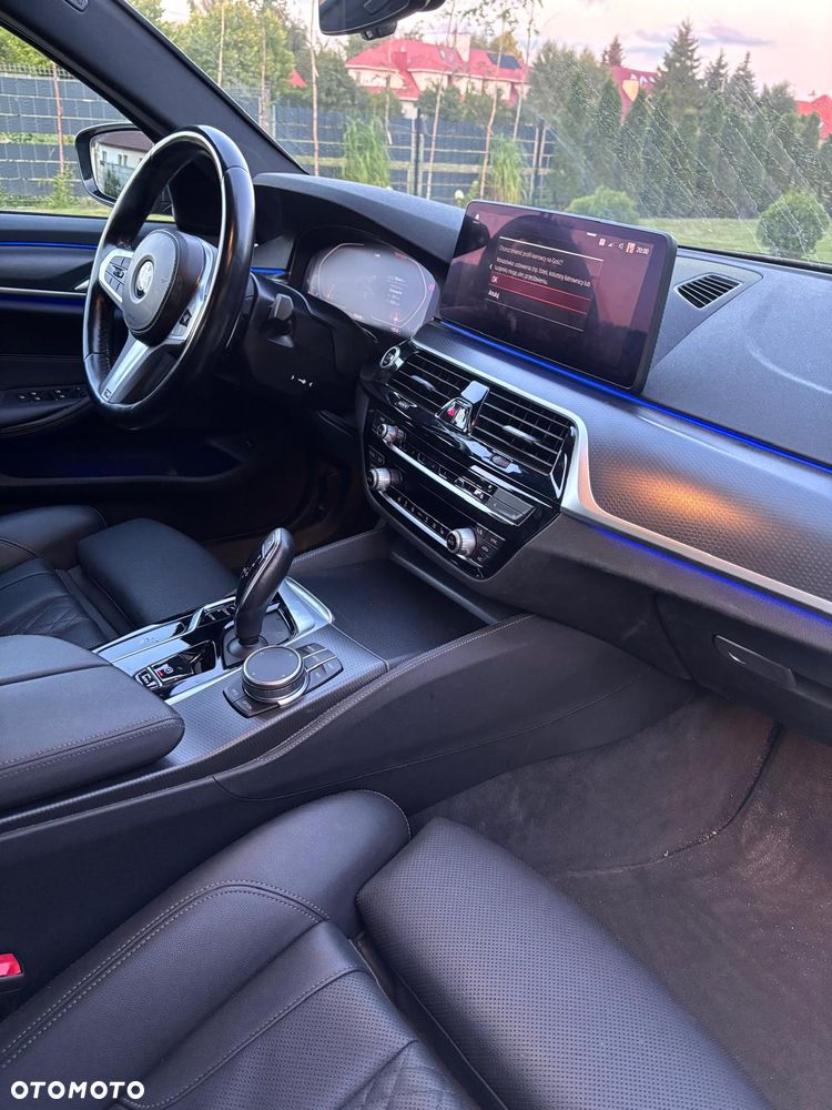 BMW Seria 5 520d xDrive MHEV - 11