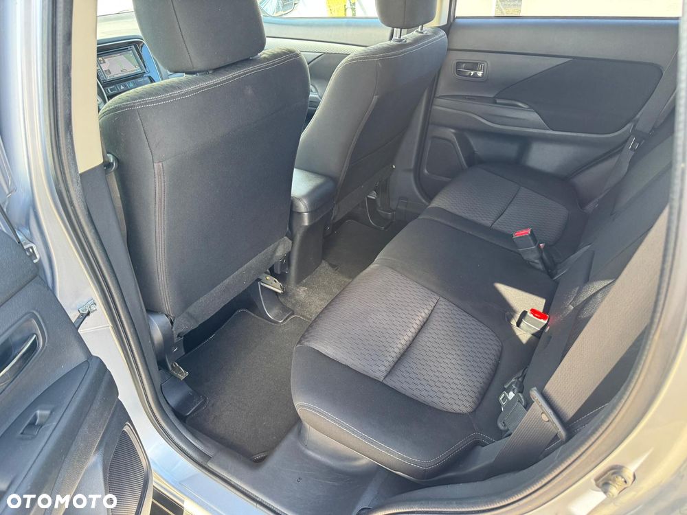 Mitsubishi Outlander 2.0 Intense + 2WD - 28