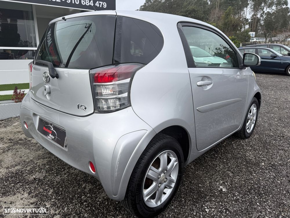 Toyota iQ 1.0 + - 8