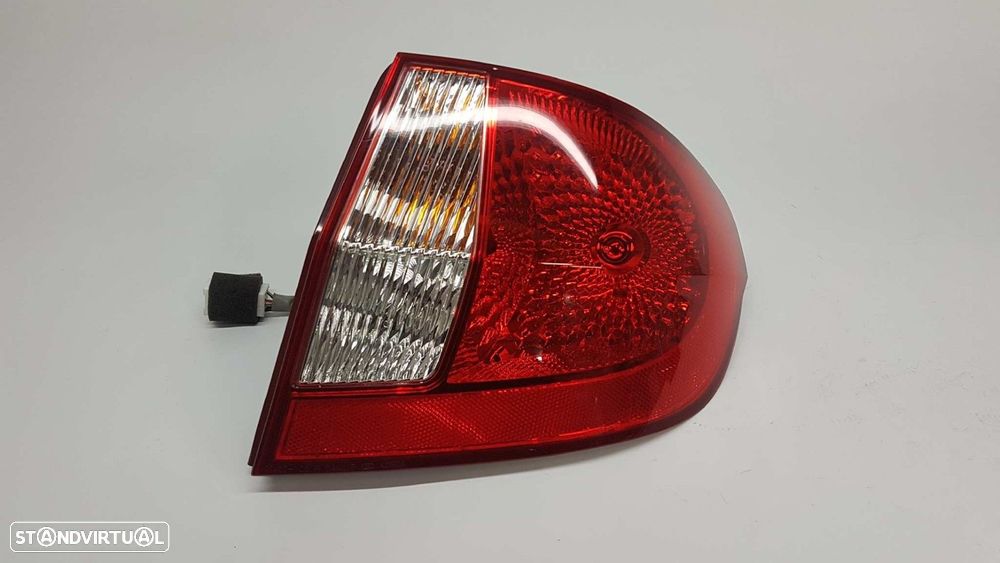 FAROLIM TRASEIRO DIREITO HYUNDAI GETZ (TB) 1.1 BáSICO - 1