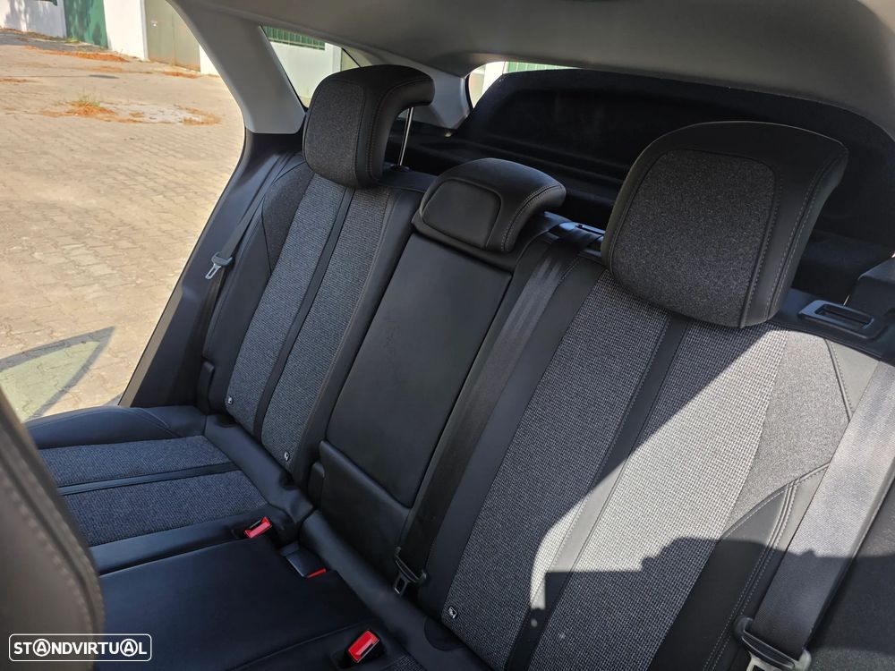 Peugeot 3008 1.2 PureTech Allure Pack - 27