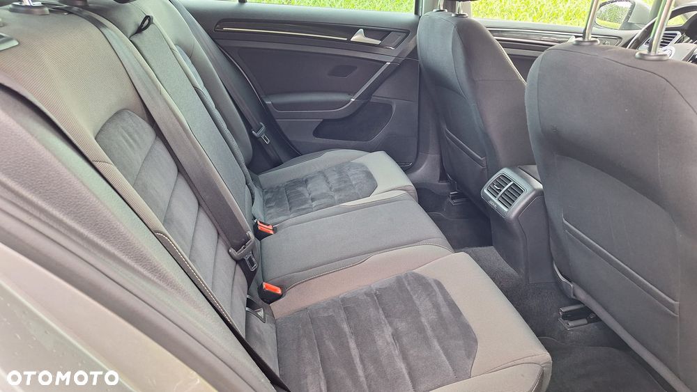 Volkswagen Golf 2.0 TDI SCR Highline - 20