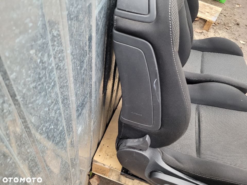 Poduszka lewa prawa fotela w fotel fotelówka Peugeot 207 CC - 2