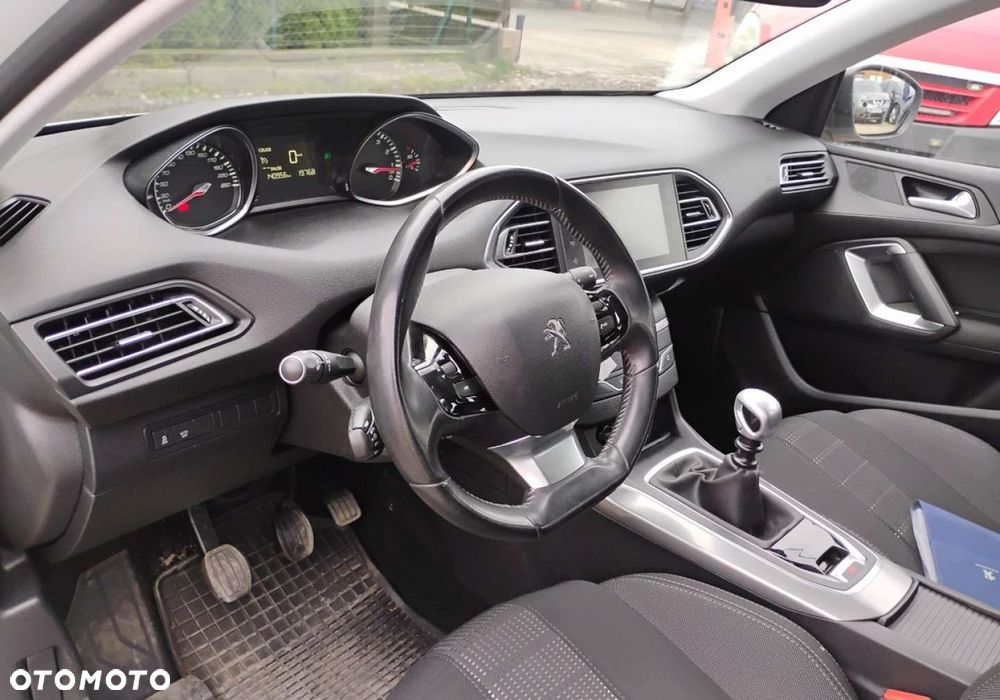 Peugeot 308 - 8