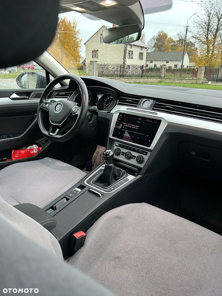 Volkswagen Passat - 11