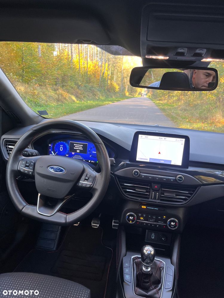 Ford Focus 1.0 EcoBoost Hybrid ST-LINE X - 11