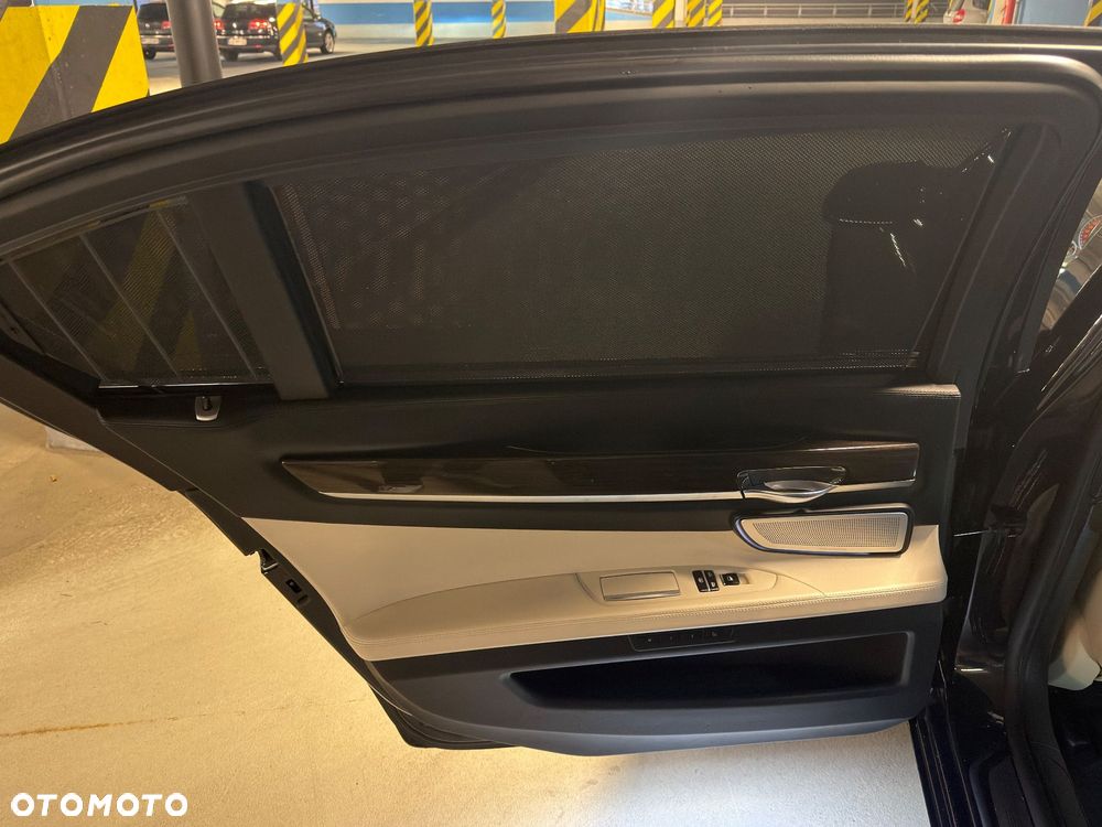 2013 BMW Seria 7, photograph 11