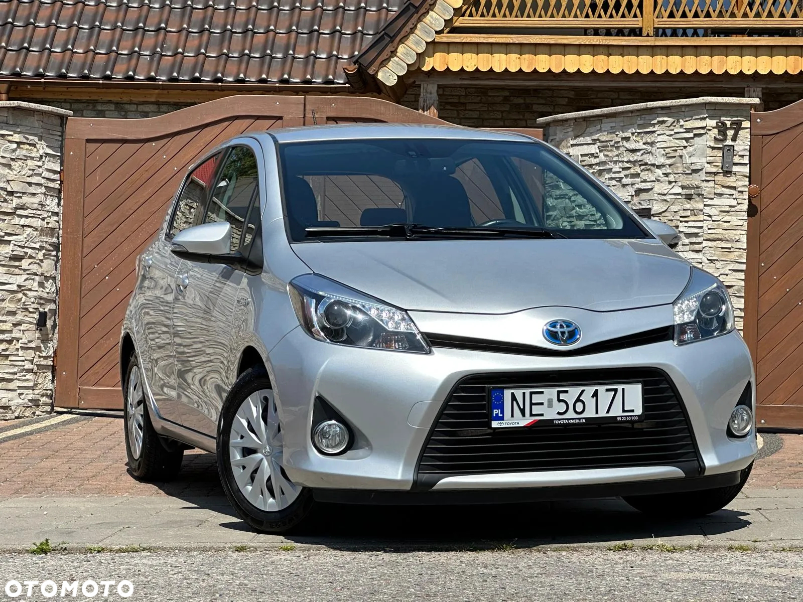 Toyota Yaris Hybrid 100 Business Edition - 3