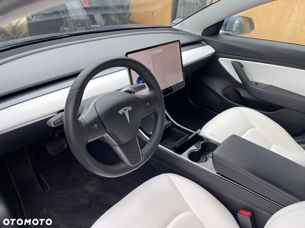 Tesla Model 3 - 10