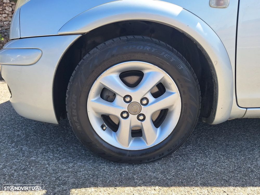 Toyota Yaris Verso 1.4 D-4D Sol - 16