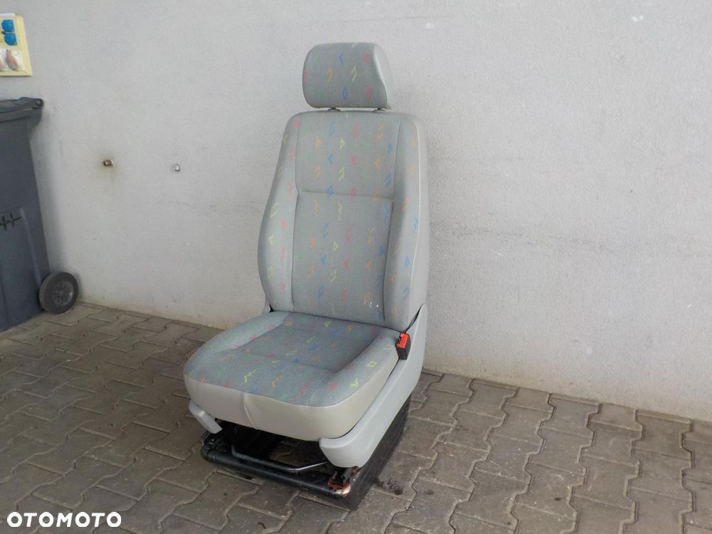 VW T5 FOTEL PRAWY PASAŻERA Z PODSTAWĄ INKA - 2