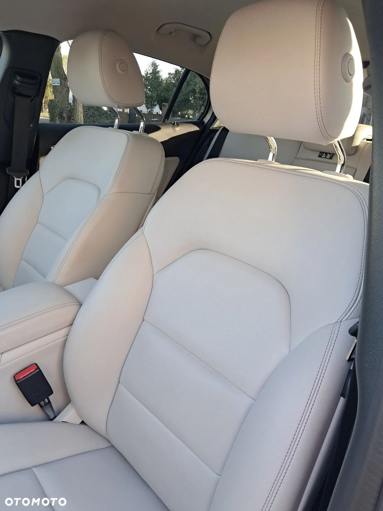 Mercedes-Benz GLA 180 7G-DCT - 13