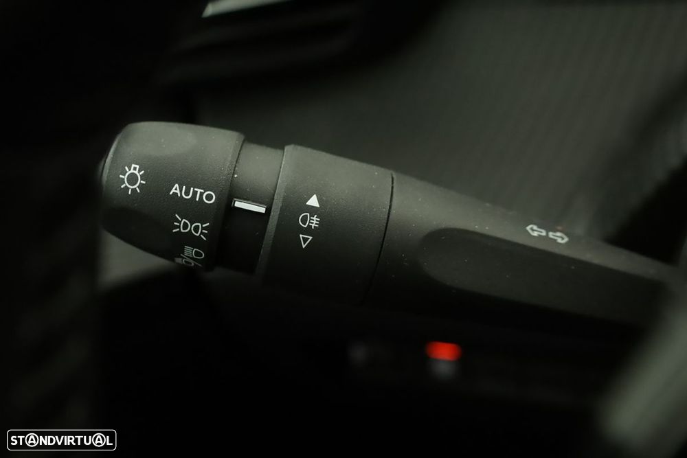 Peugeot 208 1.2 PureTech Allure - 16