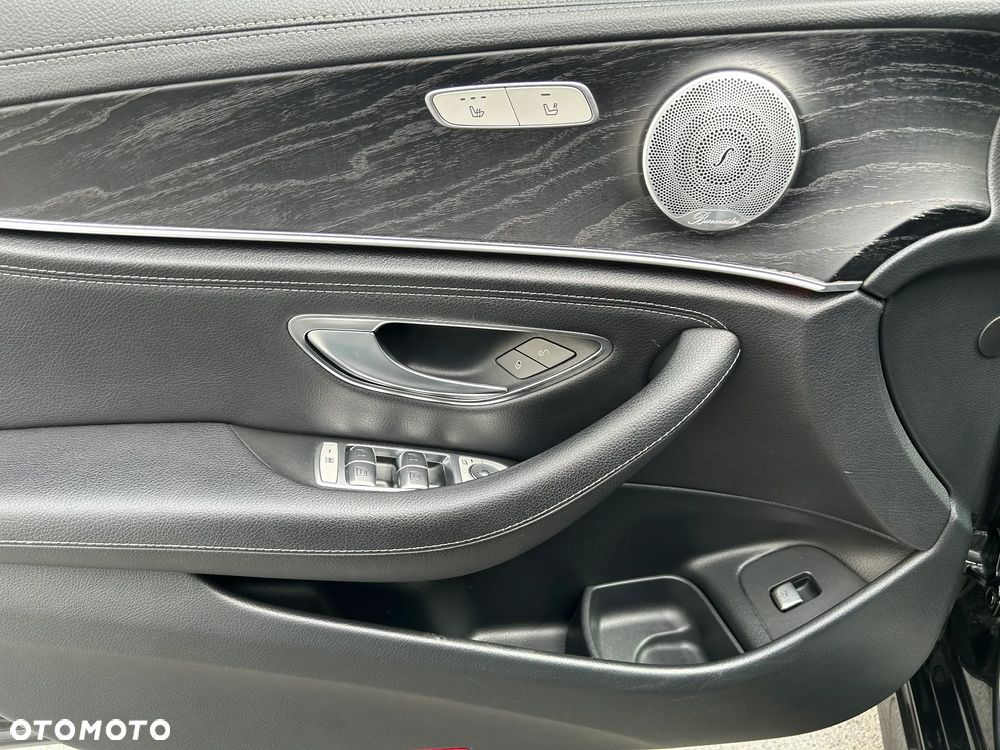 Mercedes-Benz Klasa E 220 d 4-Matic 9G-TRONIC - 13