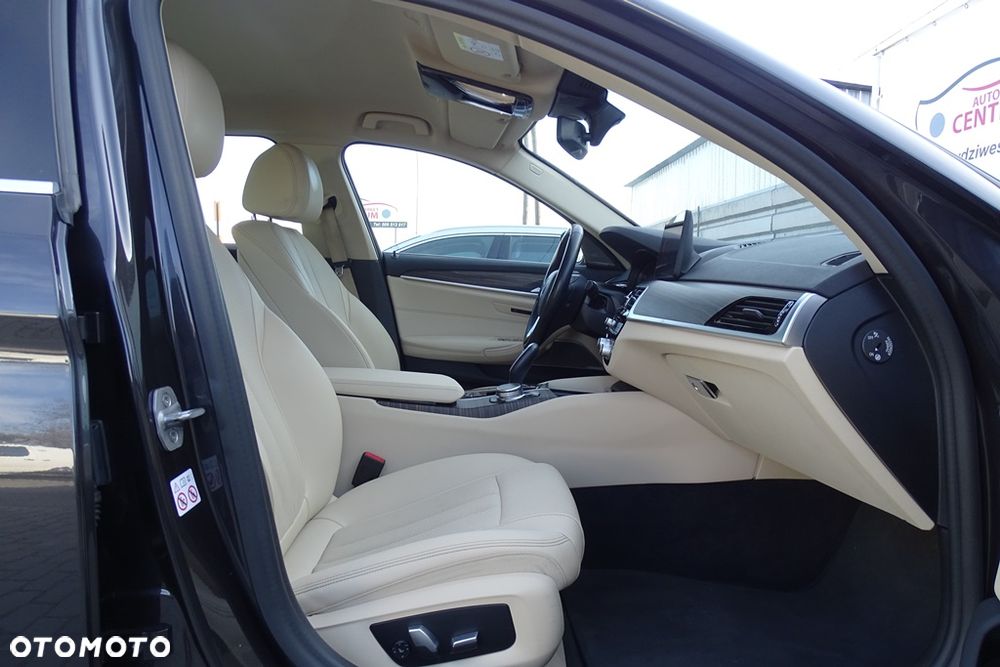 BMW Seria 5 530i Sport Line - 26