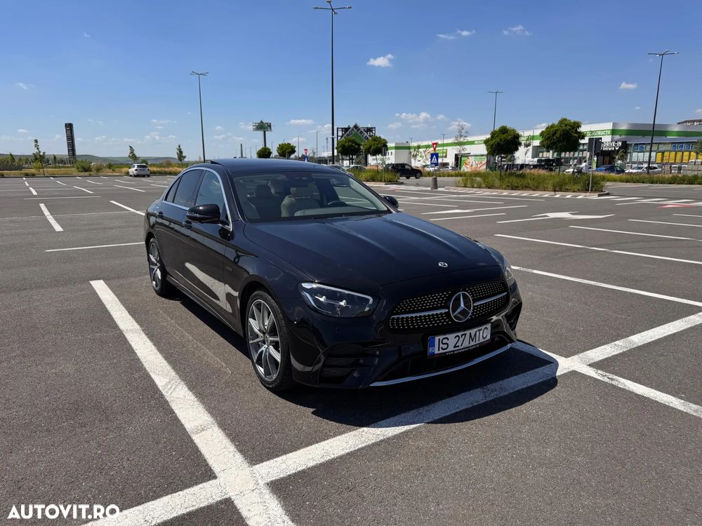 Mercedes-Benz E 300 4MATIC 9G-TRONIC AMG Line - 9