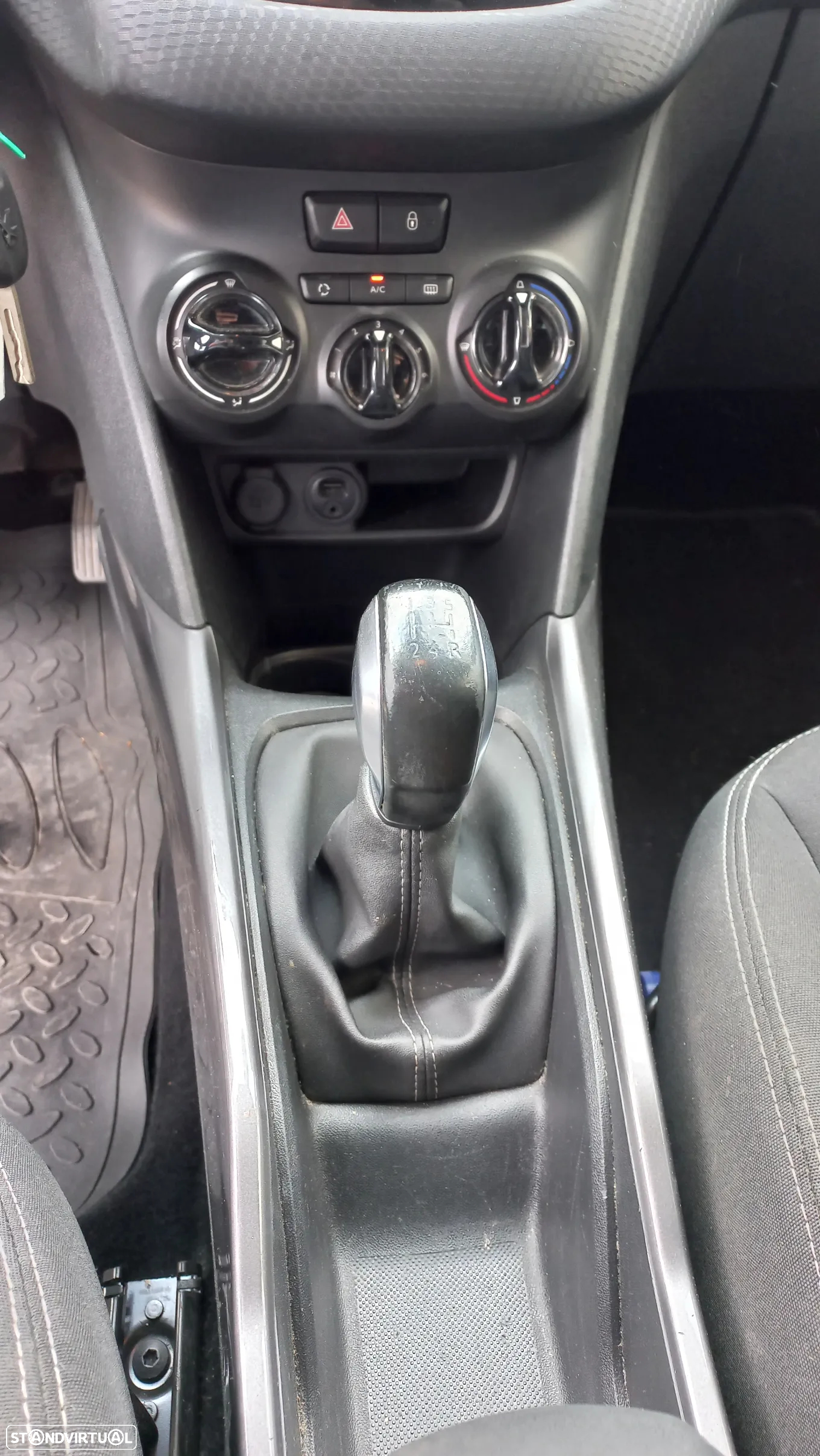 Peugeot 2008 1.2 PureTech Style - 9