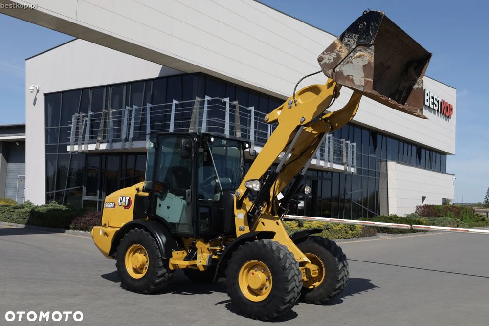 Caterpillar CAT 906M - 15