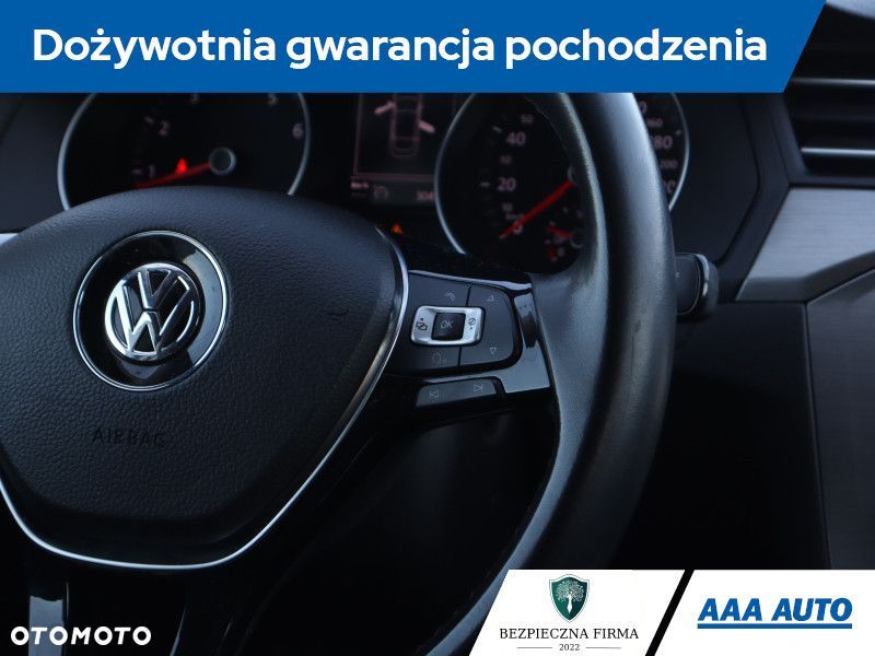 Volkswagen Passat - 20