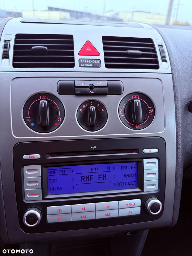Volkswagen Touran - 11