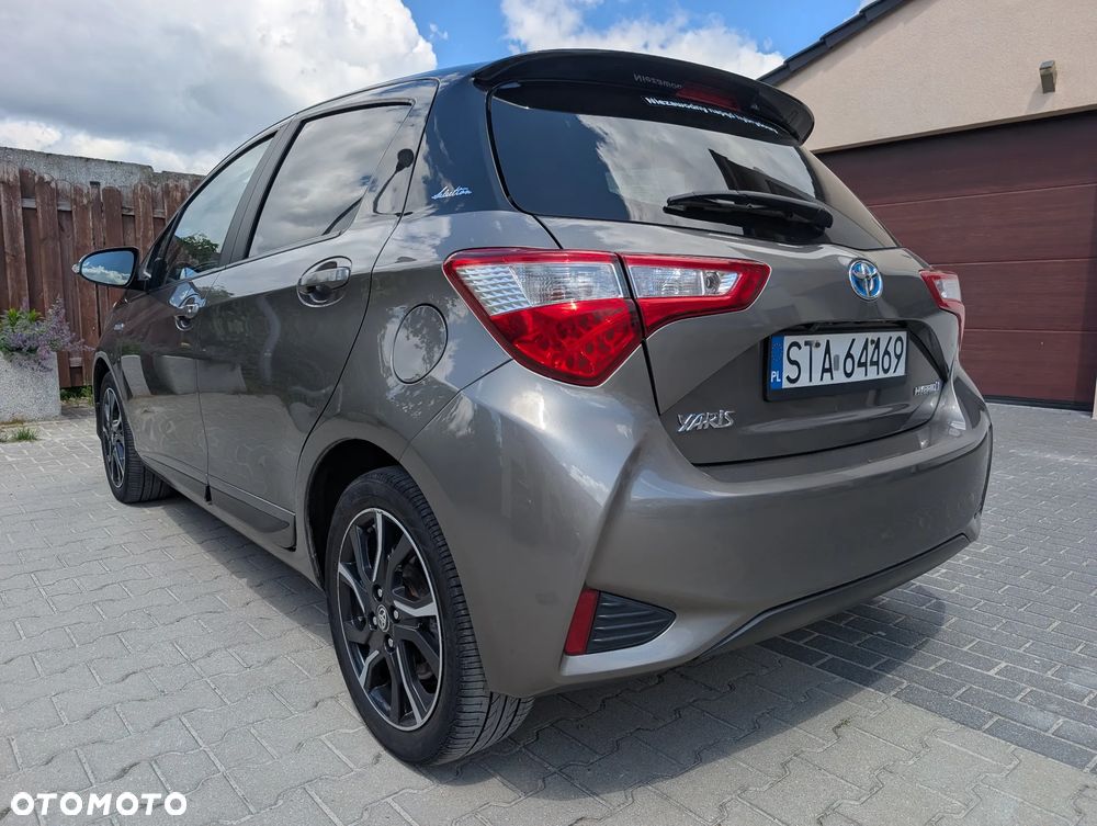 Toyota Yaris Hybrid 100 Selection Passion - 12
