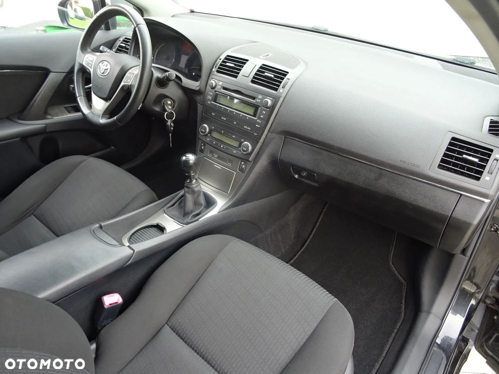 Toyota Avensis - 13