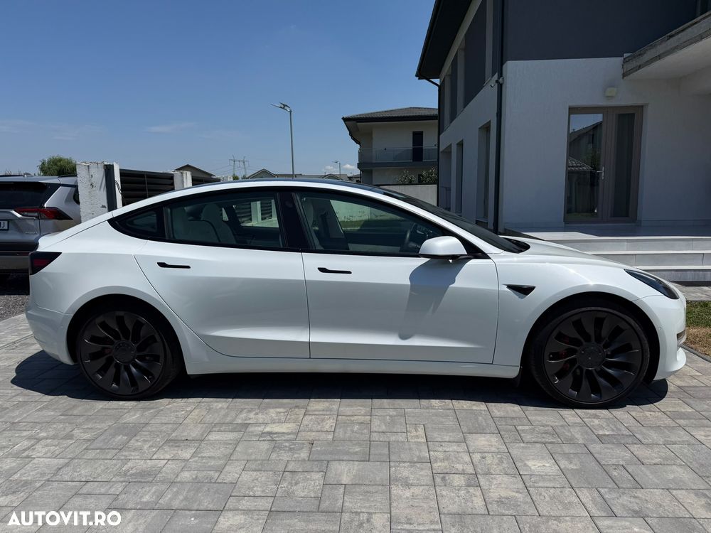Tesla Model 3 - 3