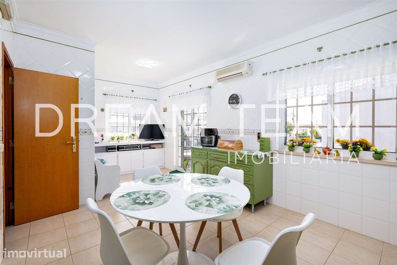 Moradia T3 Vila Nogueira de Azeitao Com Piscina - Grande imagem: 4/40