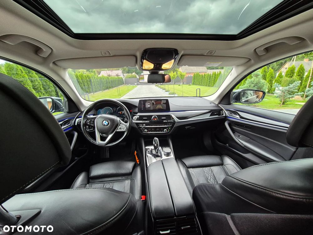 BMW Seria 5 520d Touring Luxury Line - 9
