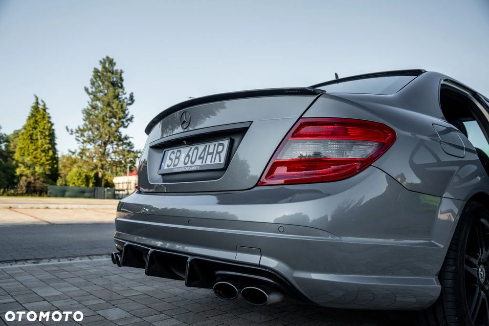 Mercedes-Benz Klasa C 180 CGI BlueEFFICIENCY Avantgarde - 17