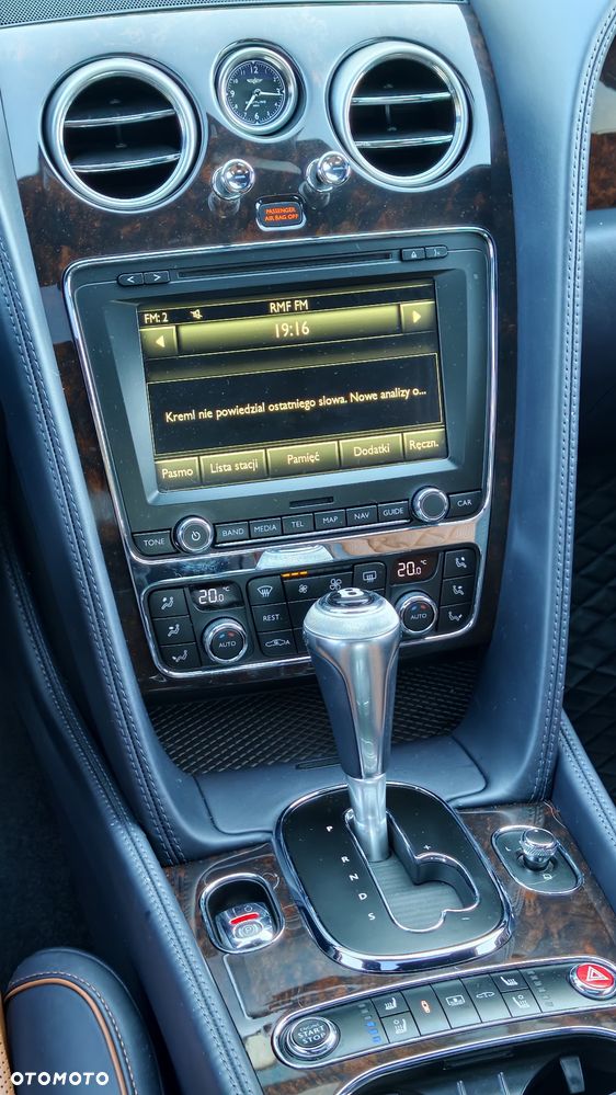 Bentley Flying Spur V8 S - 22