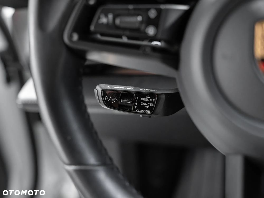 Porsche Taycan Turbo - 31