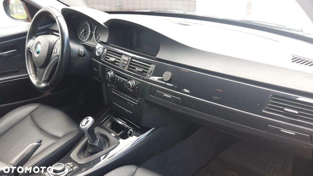 BMW Seria 3 318d DPF - 8