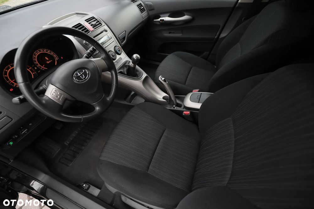 Toyota Auris 1.6 VVT-i Luna - 1