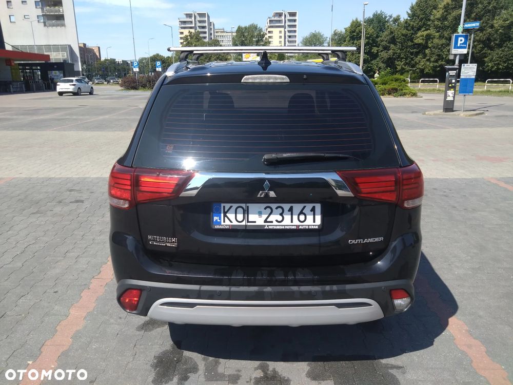 Mitsubishi Outlander 2.0 Invite + 2WD - 5