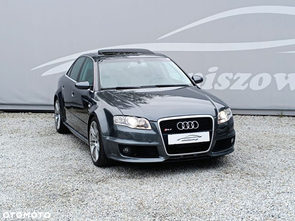 Audi RS4 Limousine - 14