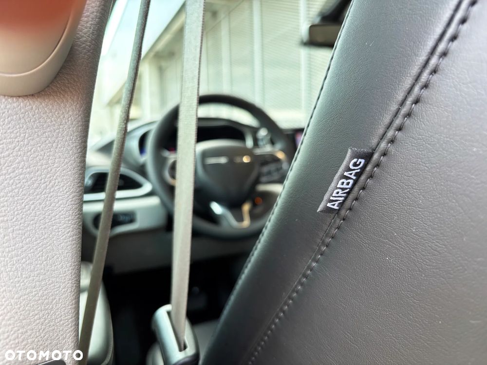 Chrysler Pacifica - 27