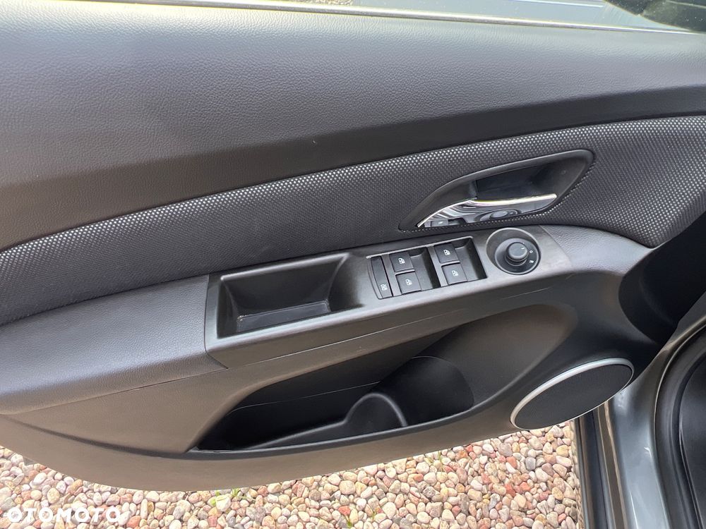 Chevrolet Cruze - 12